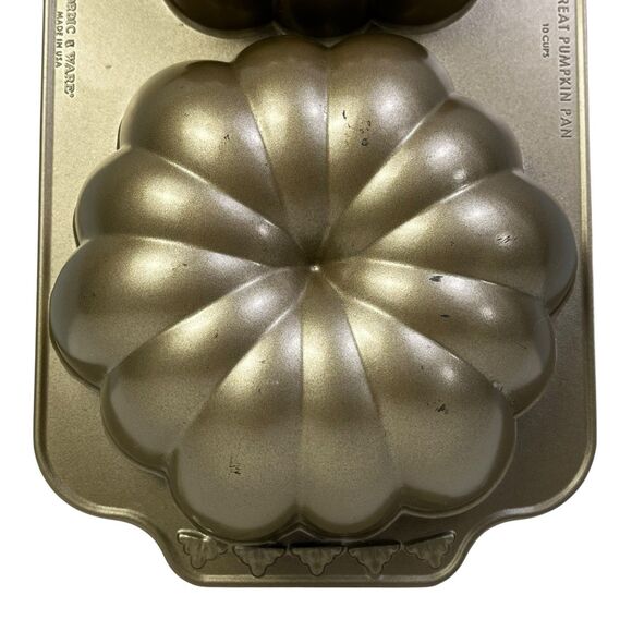 Nordic Ware The Great Pumpkin Pan Aluminum Bundt Cake Mold 10 Cup Thanksgiving - Picture 7 of 13